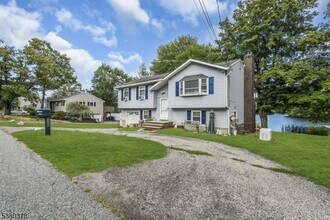 408 Canistear Rd in Stockholm, NJ - Building Photo - Building Photo