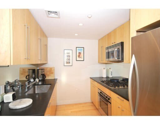 424 Massachusetts Ave, Unit 202 in Boston, MA - Building Photo - Building Photo