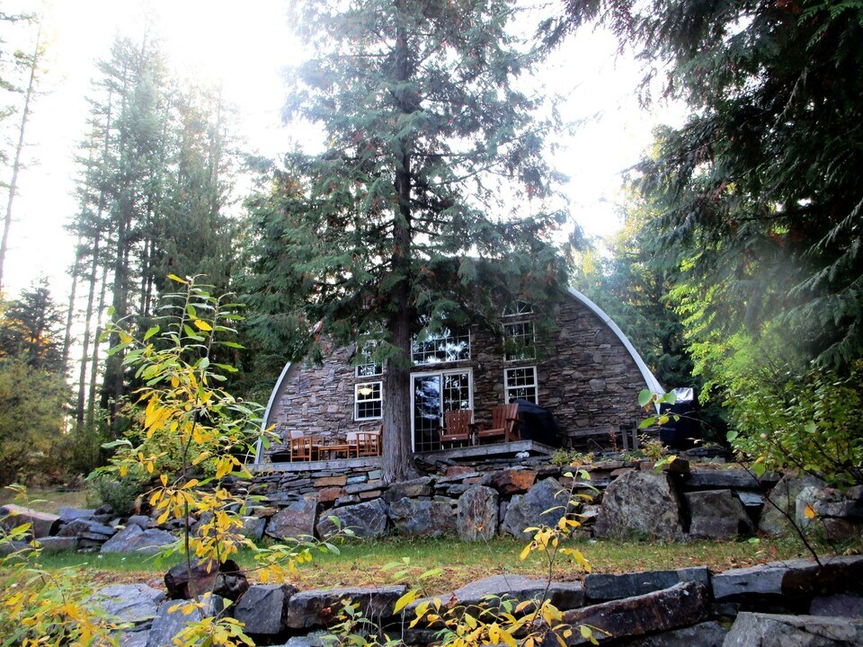 878 Lake Dr in Columbia Falls, MT - Building Photo