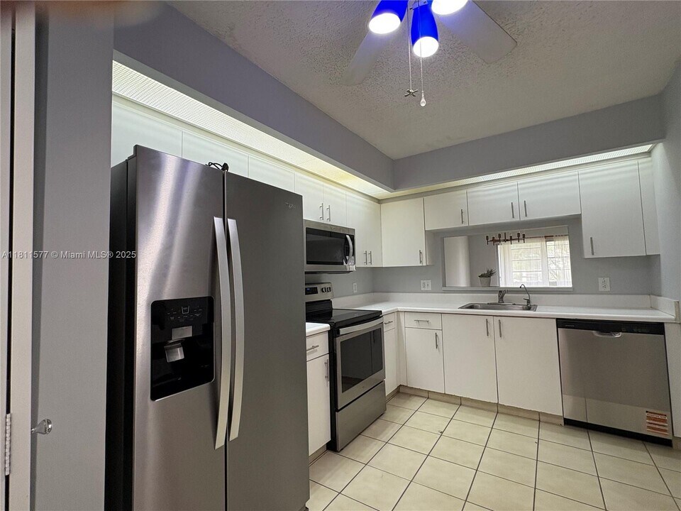 12755 SW 16th Ct in Pembroke Pines, FL - Building Photo