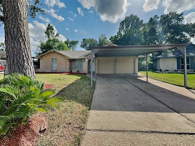 property at 5602 Briarwick Ln