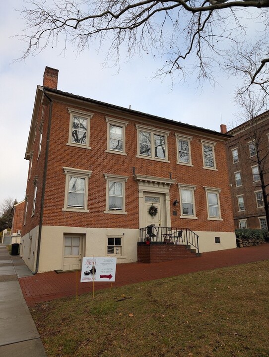 426-2 Heckewelder Pl, Unit 2nd Floor in Bethlehem, PA - Building Photo