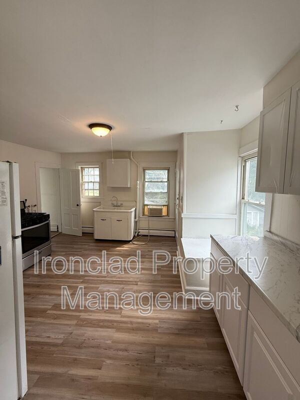 291 Spruce St in Manchester, CT - Building Photo - Building Photo
