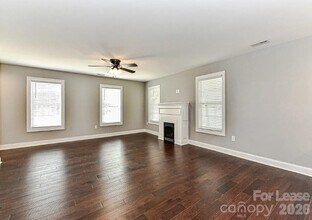 704 N Main St in Mooresville, NC - Building Photo - Building Photo