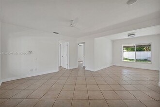380 NW 47th Ct in Fort Lauderdale, FL - Building Photo - Building Photo