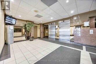 10-210 Markbrook Ln in Toronto, ON - Building Photo - Building Photo