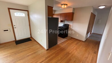 7025 N Tyler Ave in Portland, OR - Foto de edificio - Building Photo