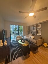 2051 NE 167th St, Unit A2 in North Miami Beach, FL - Building Photo - Building Photo