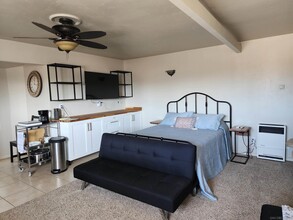 1632 S Ditmar St in Oceanside, CA - Foto de edificio - Building Photo