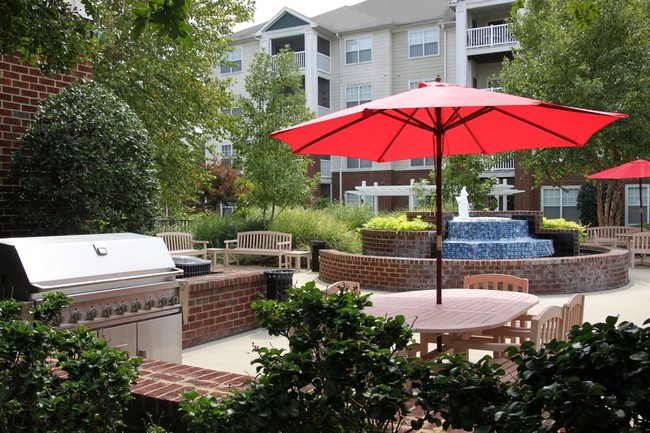 The Reserve at Greenbrier in Chesapeake, VA - Building Photo - Building Photo