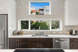 301 Valley St in Seattle, WA - Building Photo - Building Photo