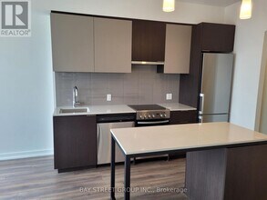 203 College St in Toronto, ON - Building Photo - Building Photo