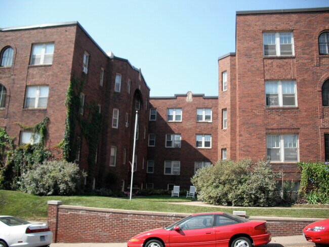 894 St Clair Ave in St. Paul, MN - Building Photo - Building Photo