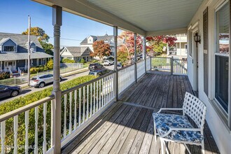50 4th Ave-Unit -Apt B in Atlantic Highlands, NJ - Foto de edificio - Building Photo