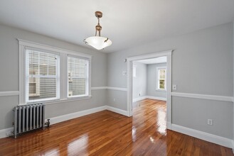 331 Cypress St, Unit #1 in Brookline, MA - Foto de edificio - Building Photo