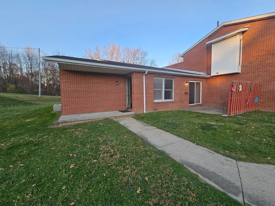 4424 Lovers Ln in Ravenna, OH - Building Photo