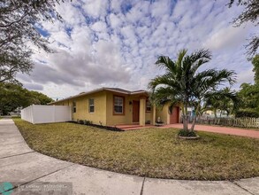 1525 NW 7th St in Pompano Beach, FL - Building Photo - Building Photo