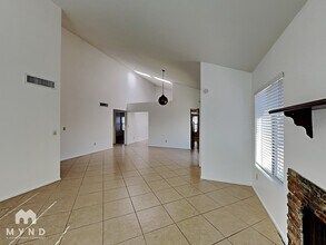 10037 E Stella Rd in Tucson, AZ - Foto de edificio - Building Photo