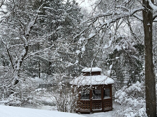 16 Crooked Mile Rd, Unit 2 in Westport, CT - Building Photo - Building Photo