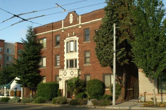 The Kenneth in Seattle, WA - Building Photo - Building Photo