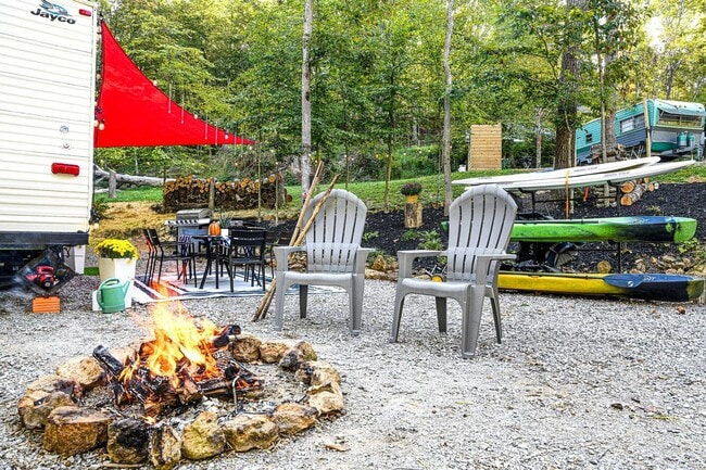 property at 82 Hedgeiron Dr