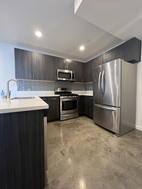 4814 Oakwood Ave, Unit 2 in Los Angeles, CA - Building Photo