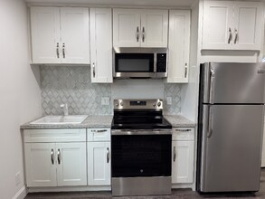 1068 Billings Blvd in San Leandro, CA - Foto de edificio - Building Photo