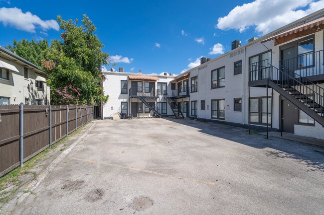 5305 Reiger Ave in Dallas, TX - Foto de edificio - Building Photo