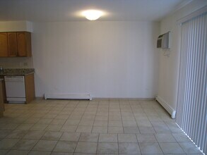 187 Pickwick Dr-Unit -B in Schaumburg, IL - Building Photo - Building Photo