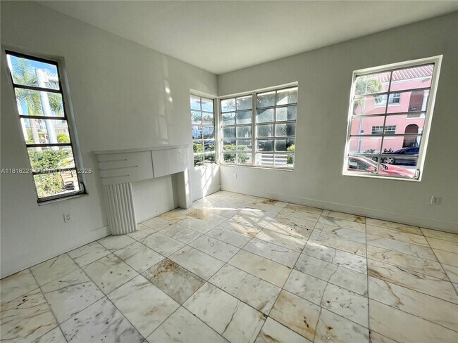 801 8th St in Miami Beach, FL - Building Photo - Building Photo