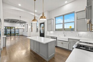 1719 Holman St in Houston, TX - Building Photo