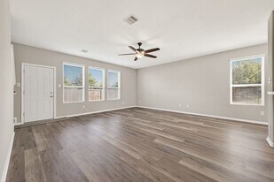 2810 Meadowbrook Lane in Rosenberg, TX - Building Photo