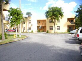 556 NW 114th Ave, Unit 204 in Miami, FL - Building Photo