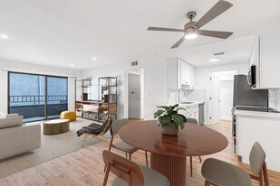 5807 Laurel Canyon Blvd in Los Angeles, CA - Building Photo