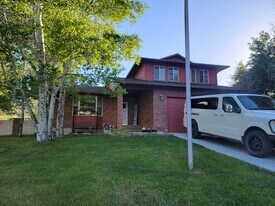 213 Hayden Ave in Evanston, WY - Building Photo