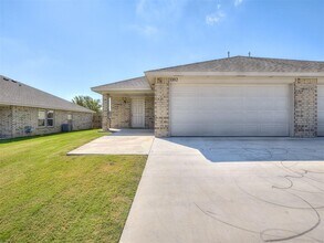 1102 Ashton Ln in Yukon, OK - Building Photo - Building Photo