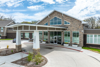 Edencrest at Timberline in Urbandale, IA - Building Photo - Building Photo