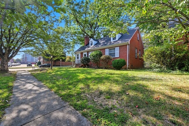 3801 Hanover Ave in Richmond, VA - Building Photo - Building Photo