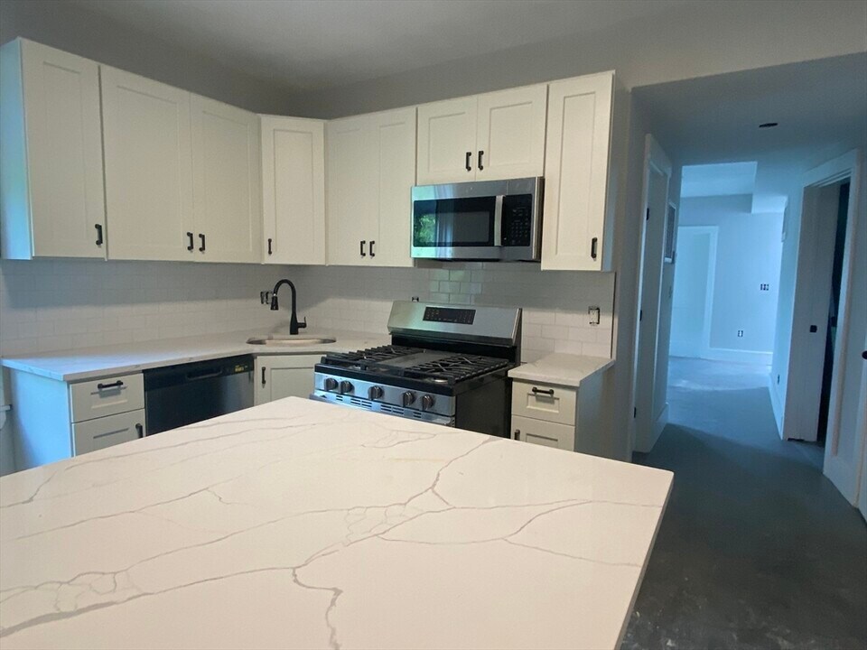 120 Marginal St in Boston, MA - Building Photo
