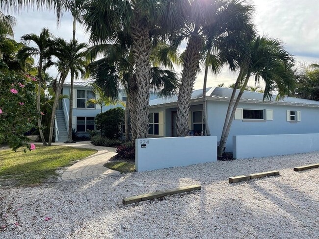924 Coquina Ln, Unit 4 in Vero Beach, FL - Building Photo - Building Photo