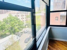 525 W Aldine Ave, Unit 401 in Chicago, IL - Building Photo