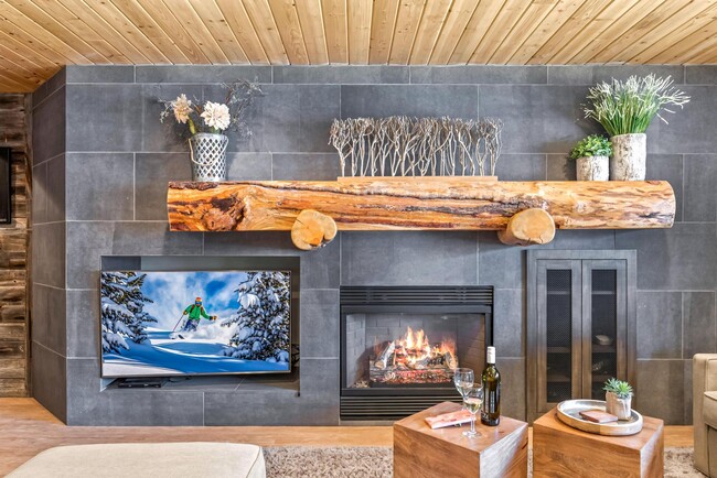 7447 Royal St, Unit Unit 102 in Park City, UT - Building Photo - Building Photo