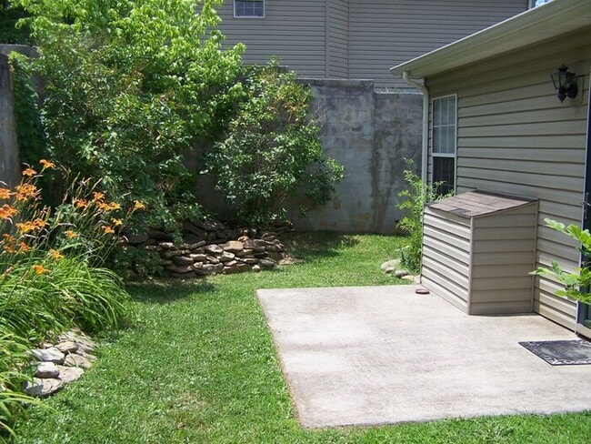 4051 Darwin Way in Knoxville, TN - Building Photo - Building Photo