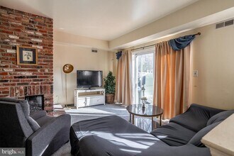 8 Dickenson Dr in Gloucester Township, NJ - Building Photo - Building Photo