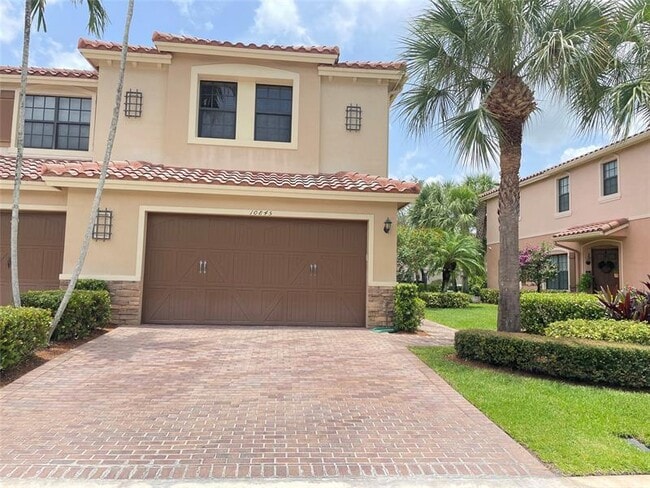 10845 NW 74th Dr
