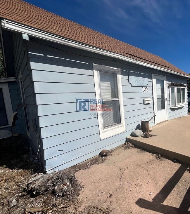 property at 107 W 1st St