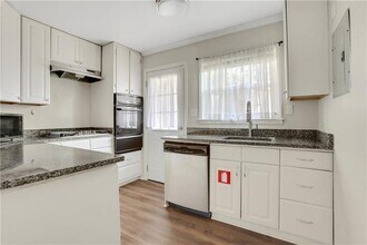 4282 Roswell Rd in Atlanta, GA - Building Photo - Building Photo