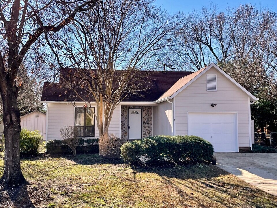 5805 Dockridge Ct in Fayetteville, NC - Building Photo