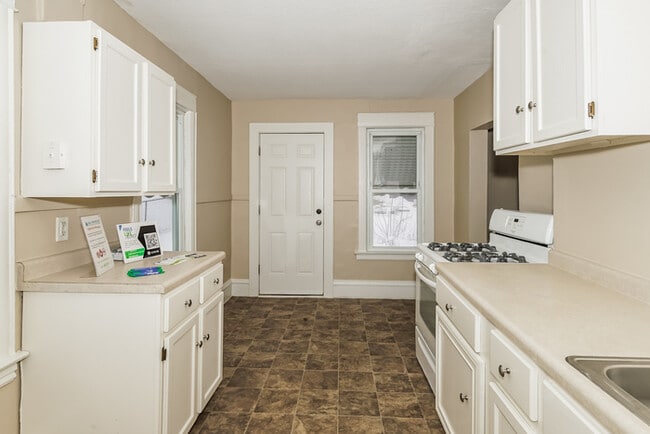 4042 Clinton Ave in Minneapolis, MN - Foto de edificio - Building Photo