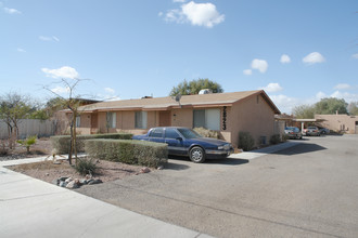 2823 N Flanwill Blvd in Tucson, AZ - Foto de edificio - Building Photo